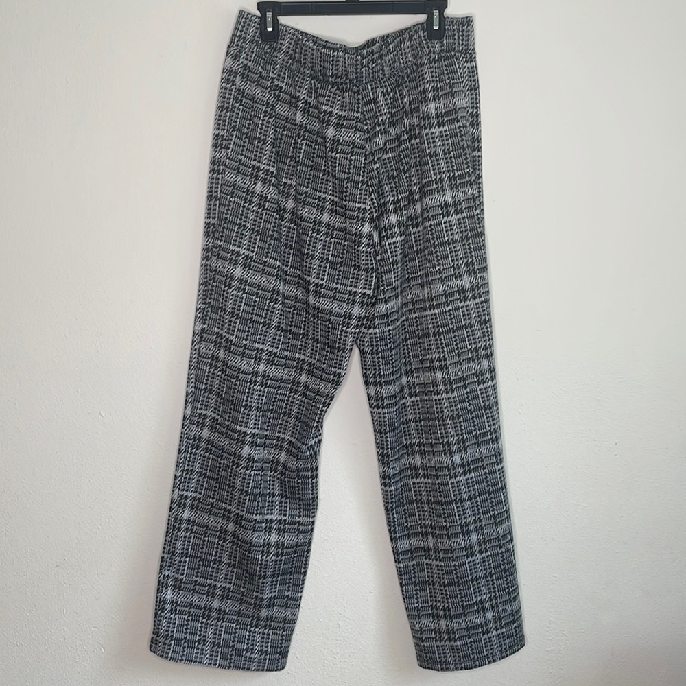 Passport size xl gray hounds tooth they are very stretchy and regular length.